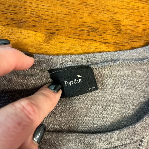 Byrdie Women’s dark gray pullover sweatshirt thick blouse size large - Picture 2 of 6